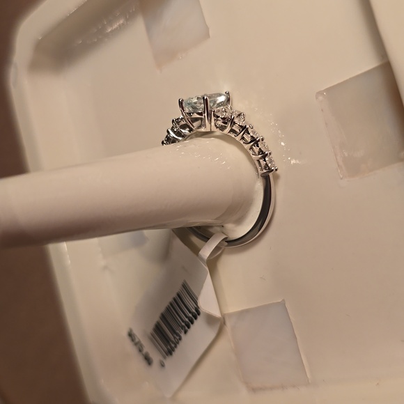 10KW GOLD GENUINE AQUAMARINE  & DIAMOND RING SIZE 7 - Picture 16 of 16